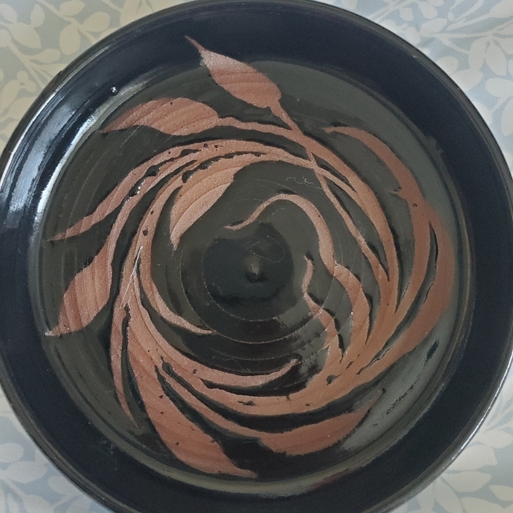Pottery Leaves Pattern Red Clay black Glazed Dish 6 1/2" Diameter. - Picture 2 of 6